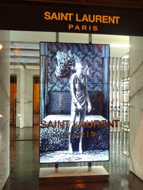 yves saint laurent roma|Piazza San Lorenzo in Lucina .